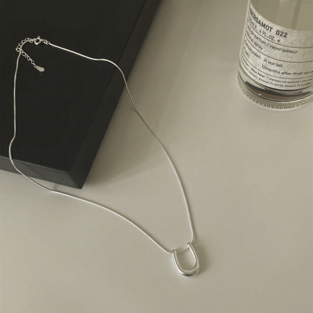 The Arch Necklace