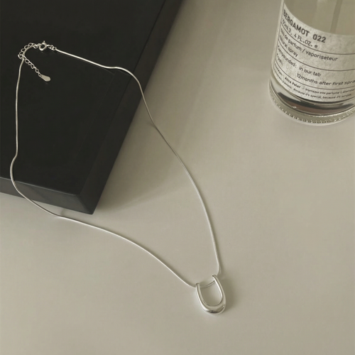 The Arch Necklace