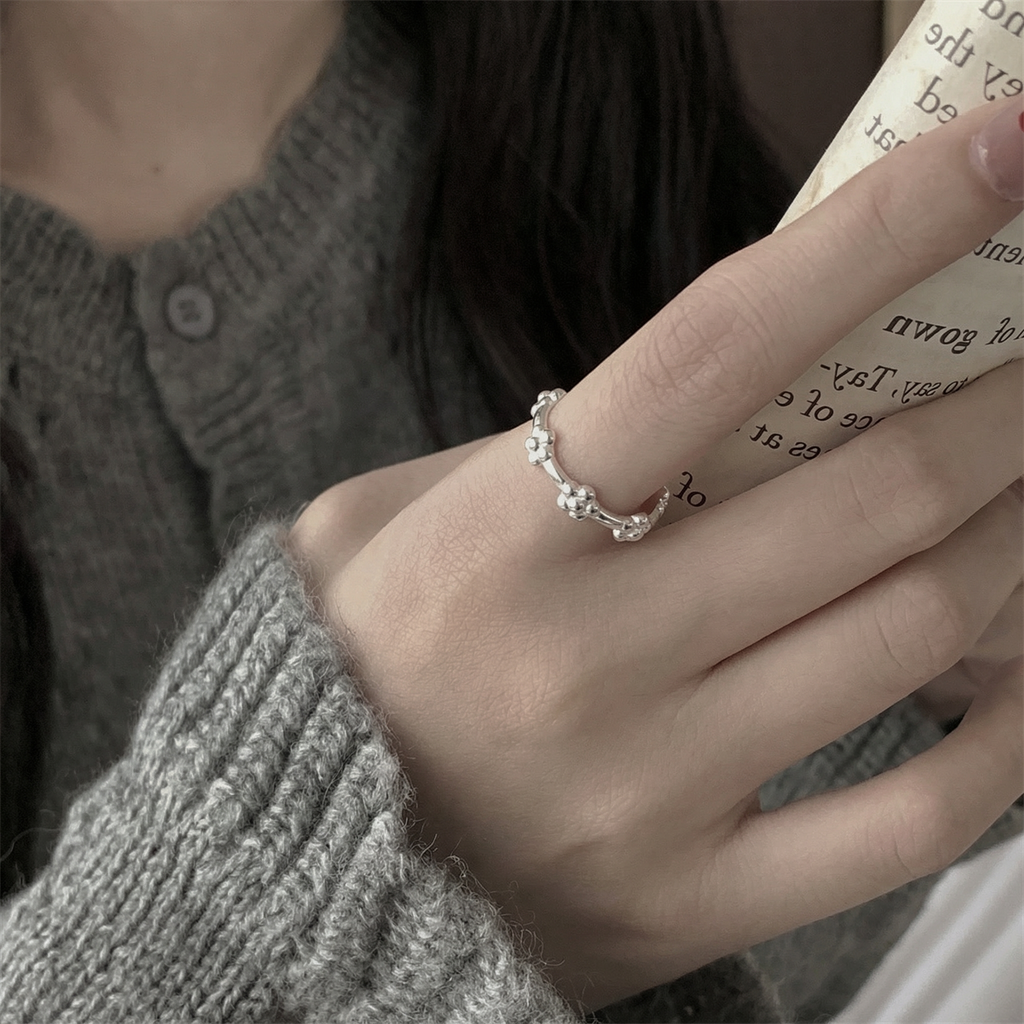 The Flower Cluster Ring