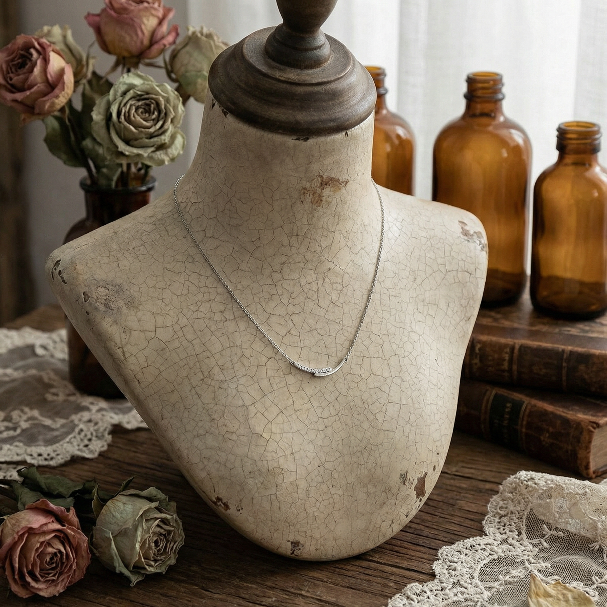 The Gentle Curve Necklace