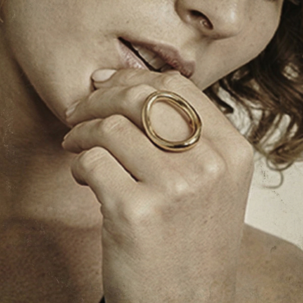 The Hollow Circle Ring