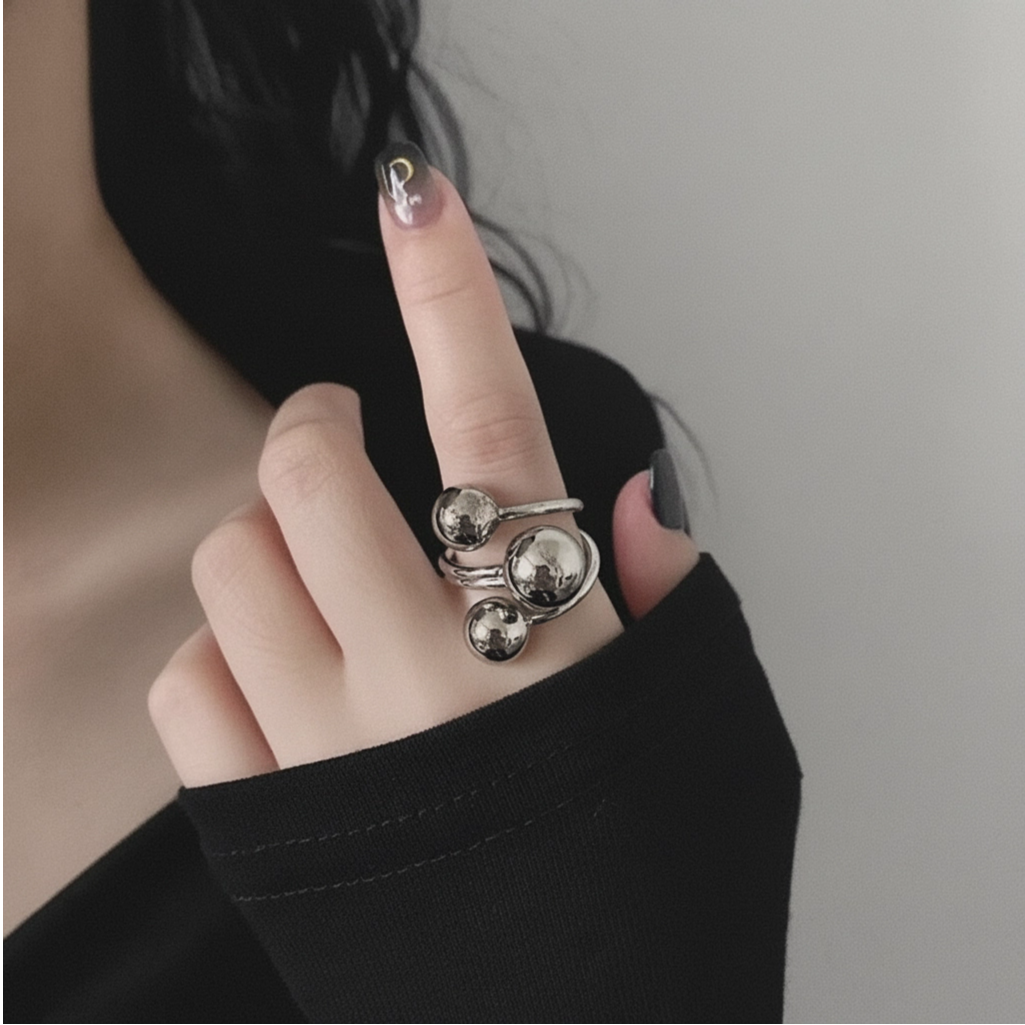 The Still Orbit Sphere Ring