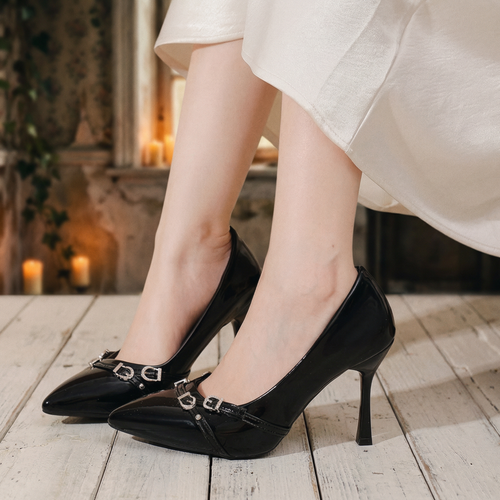 The Ashbourne Buckle Pump